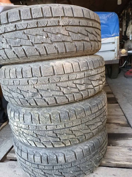 Продам автомобільні зимові шини 205/60 з дисками R16