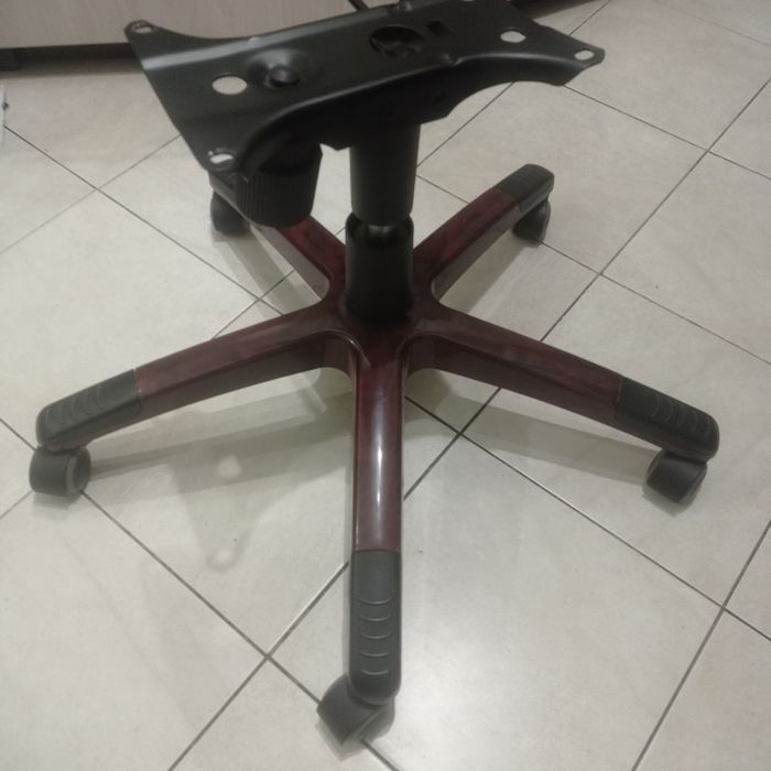 Офисное кресло Jusk с колесиками, газлифтом и механизмом качания 25х15