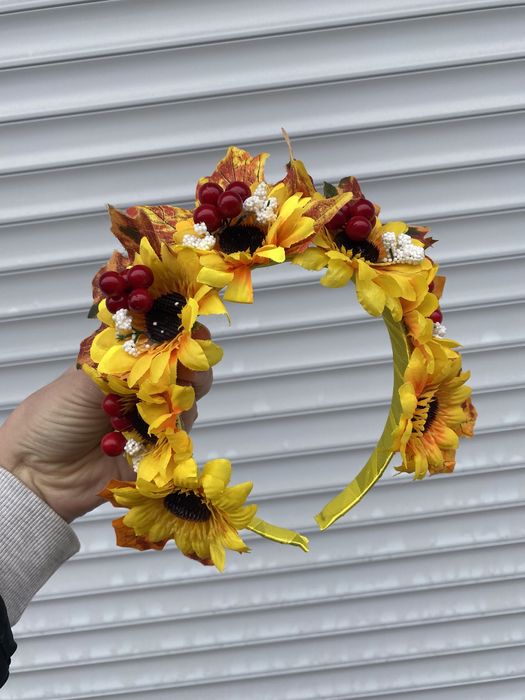 Вінок-обруч осінній з калиною та соняхами
