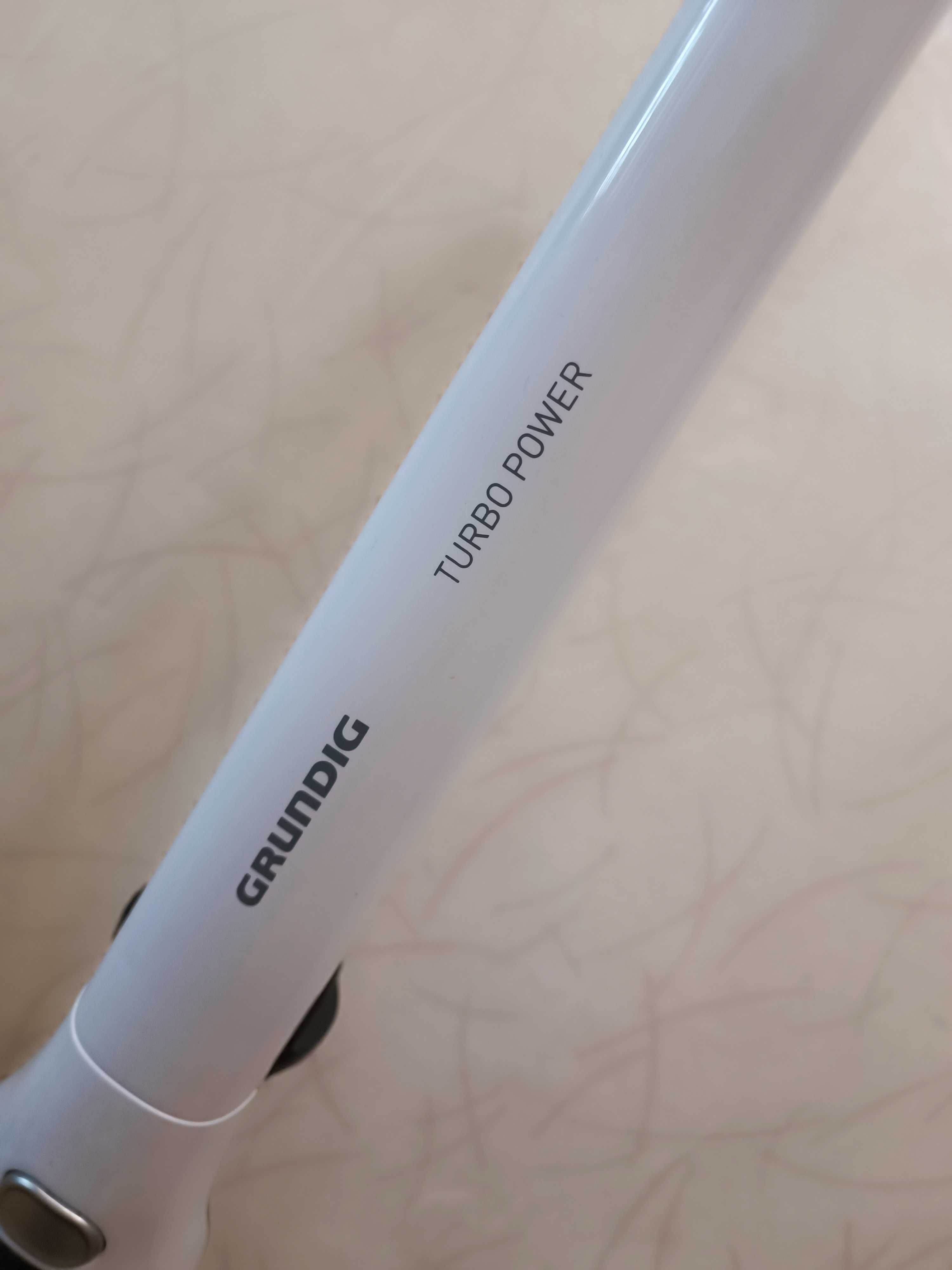 Пылесос аккумуляторный Grundig