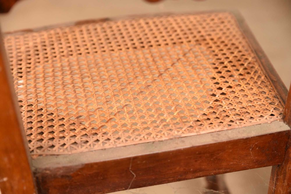 Cadeiras de palhinha antigas em madeira