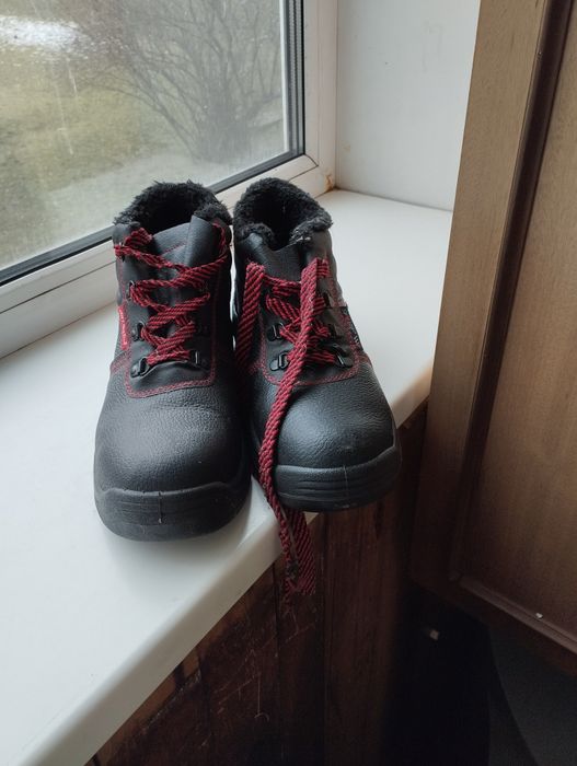 ботінки 400 грн.