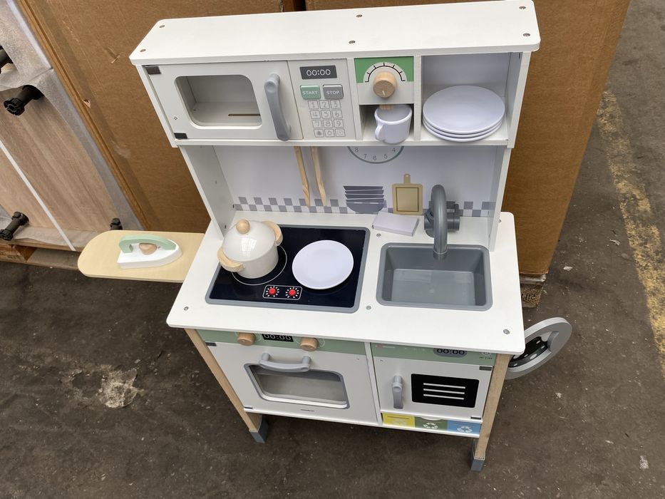 kuchnia dla dzieci drewniana  z pralką i tablicą kredową dziecienca