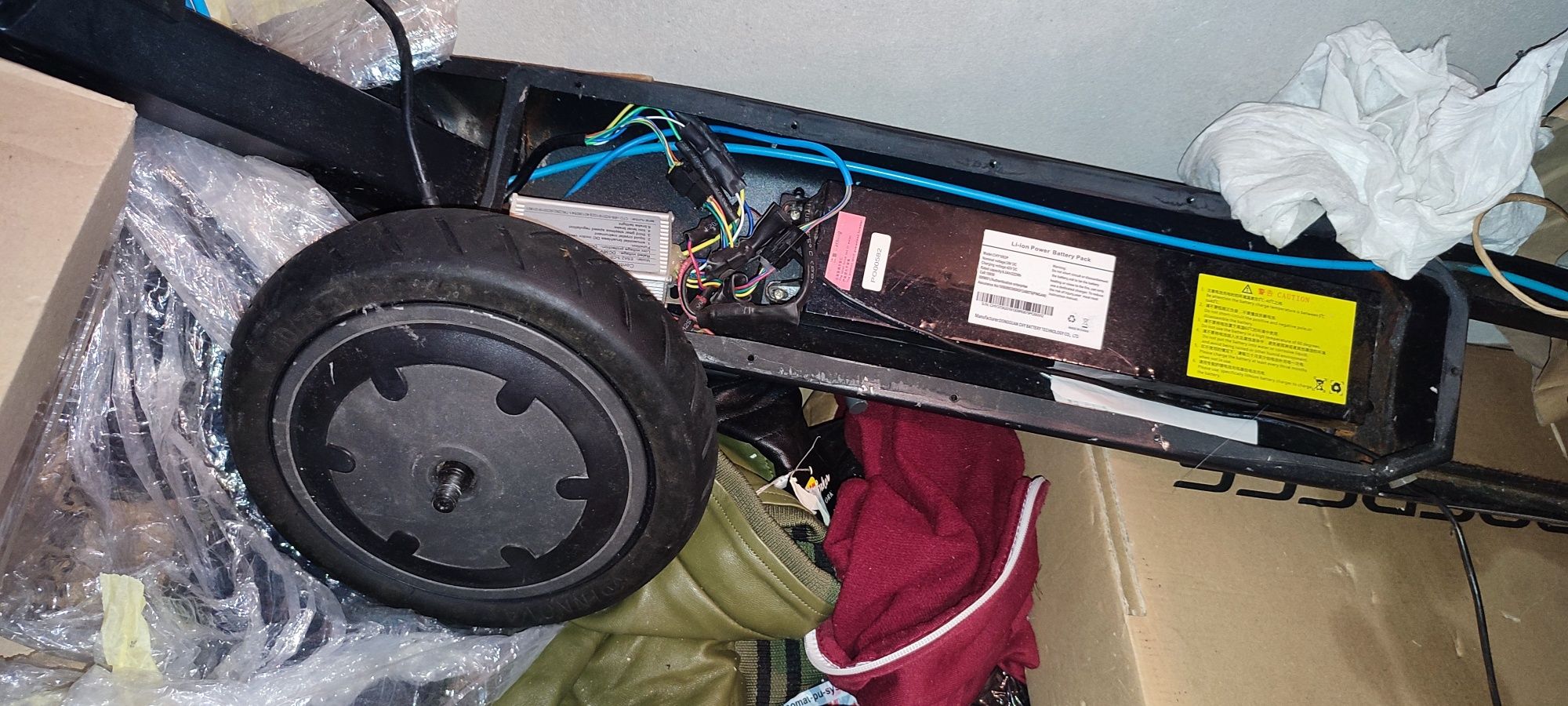 Hulajnoga elektryczna BLAUPUNKT ESC608 20km 250W 8.5" Czarny