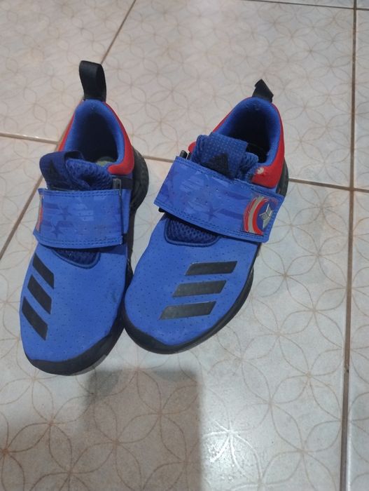 Кросівки марвел Adidas 31 розмір