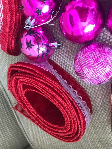 Bolas, enfeites e castiçais de Natal