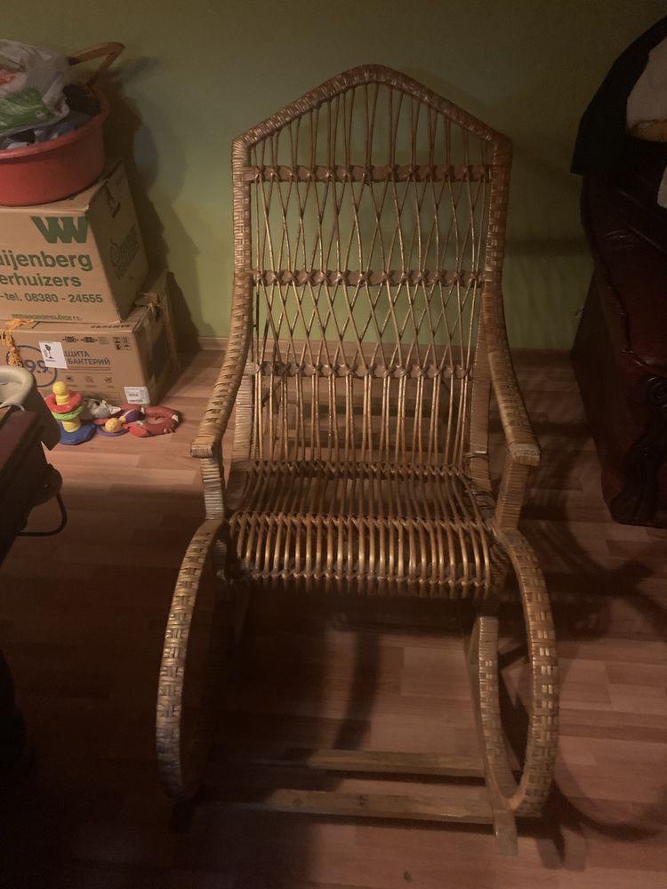 Продам  крісло качалку (плетеныі вироби)