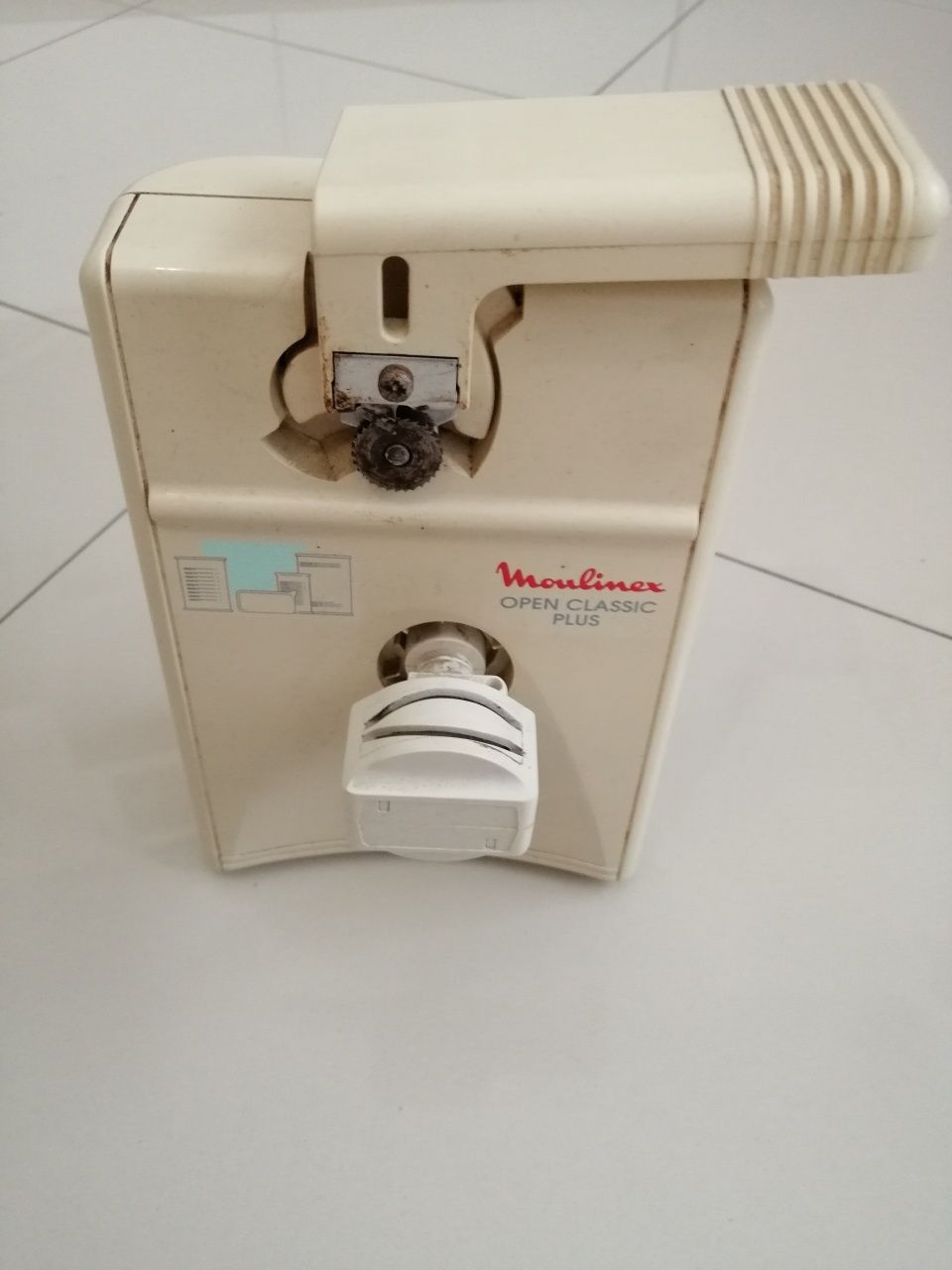 Abridor de latas moulinex open Classic Plus a funcionar em pleno.