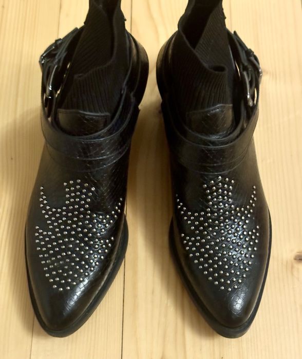 Козаки Bershka, чобітки