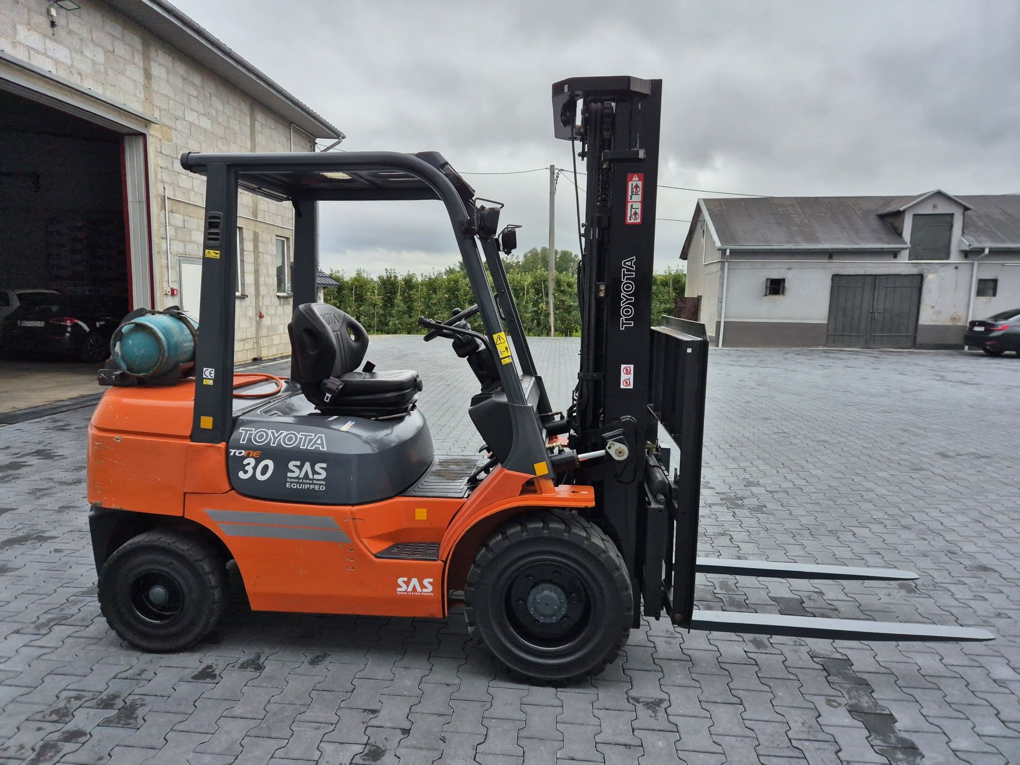Wózek widłowy TOYOTA 7FGF30, triplex, przesuw, GAZ