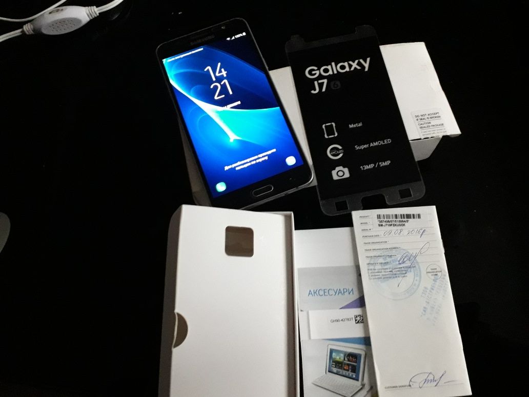 смартфон Samsung j7