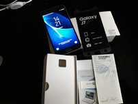 смартфон Samsung j7