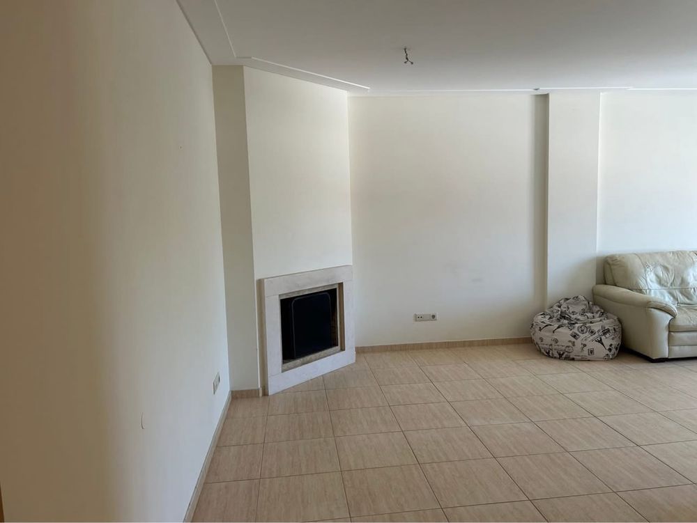 Apartamento t2 com elevador mobilado