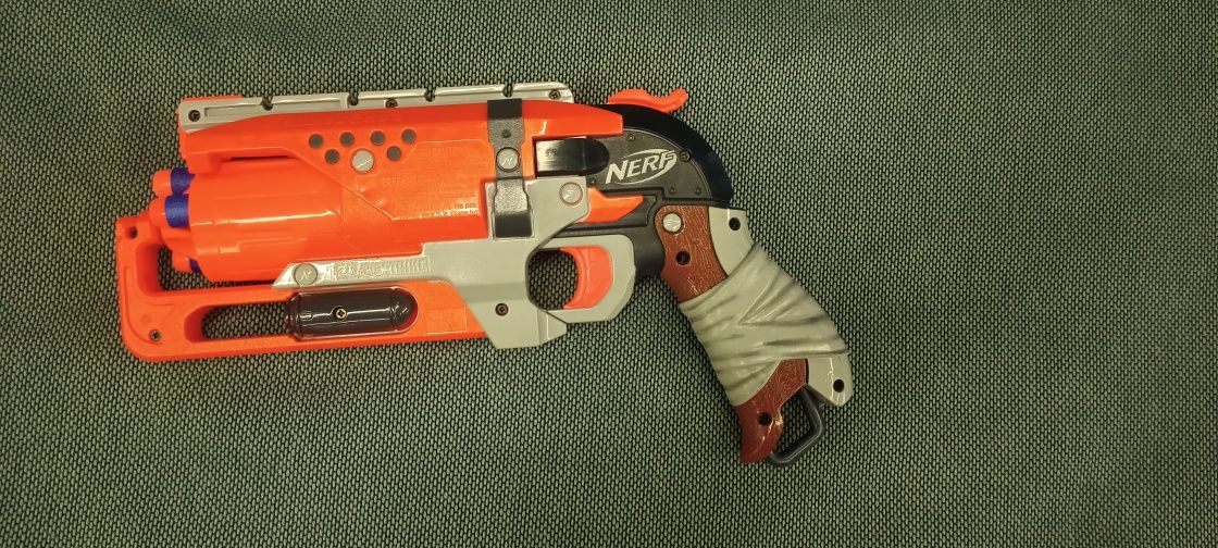 Револьвер Nerf zombie strike