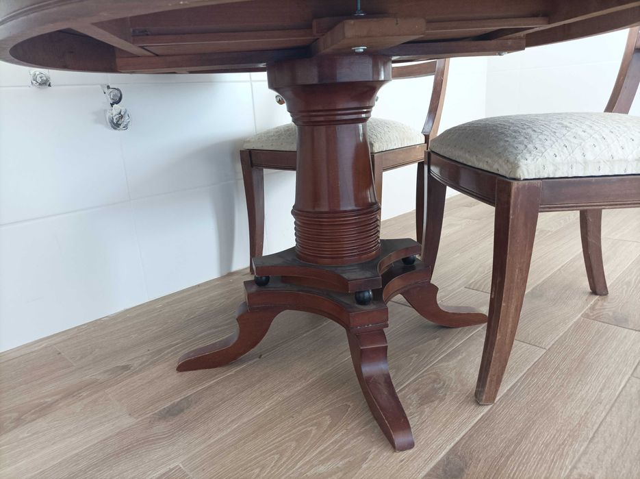 Mesa de jantar em Mogno com 6 cadeiras