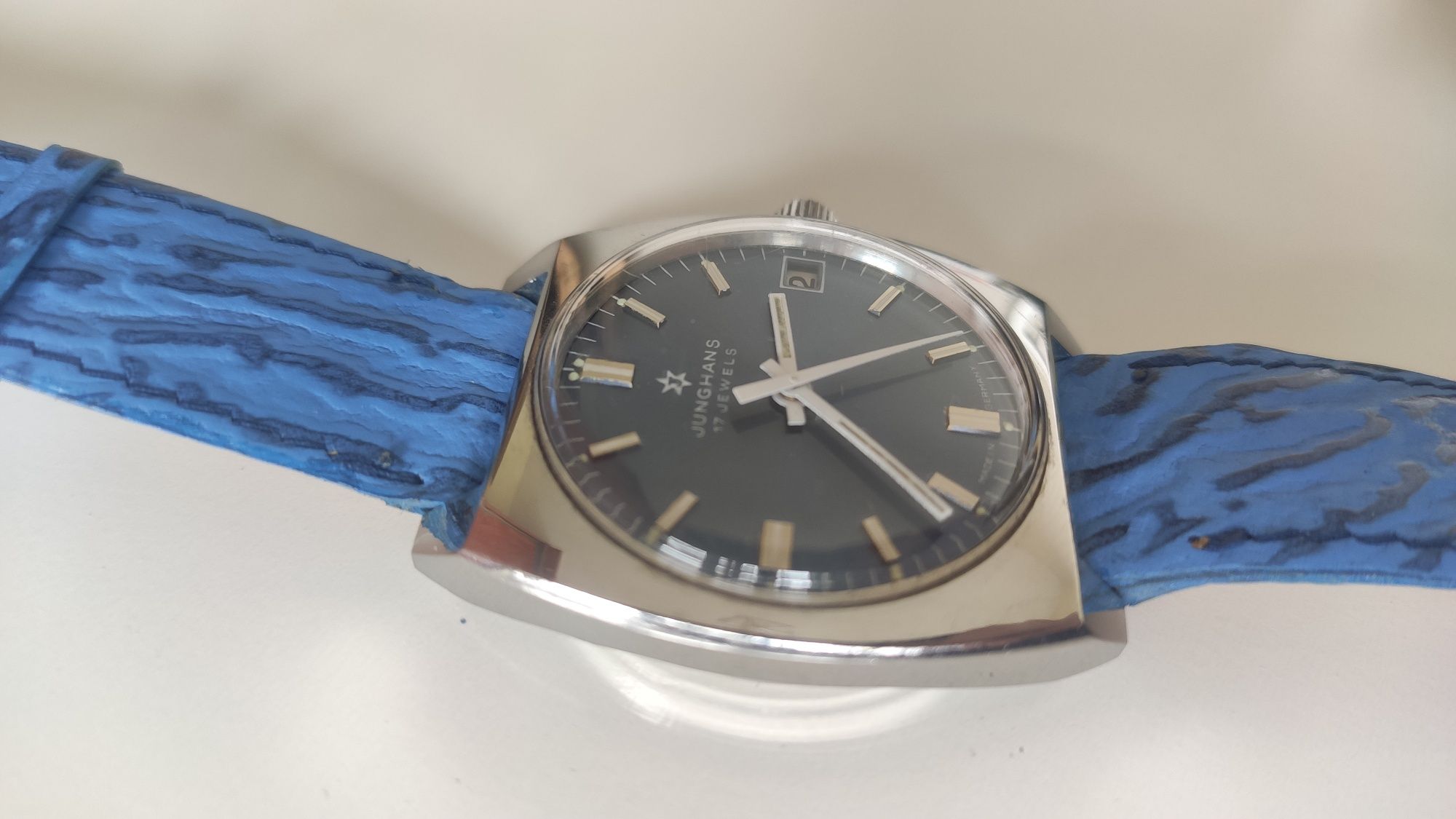 Zegarek Junghans mechaniczny niebieski