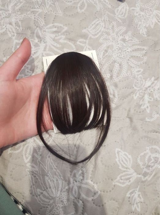 Челка, волос на заколке, под натуральный