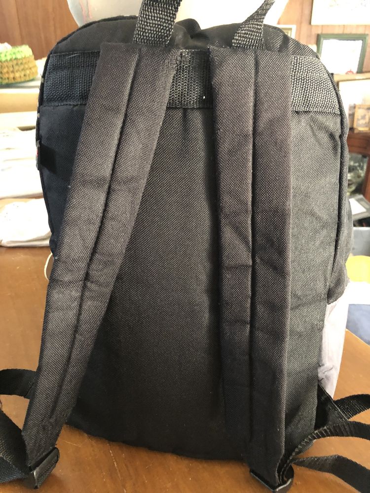 Bonita mochila em bom estado