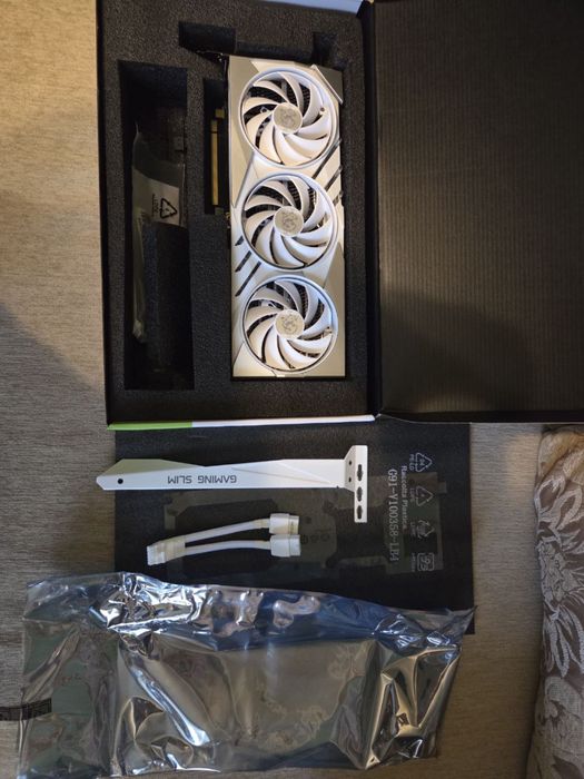 GeForse RTX 4070 ti super 16g GAMING X SLIM WHITE