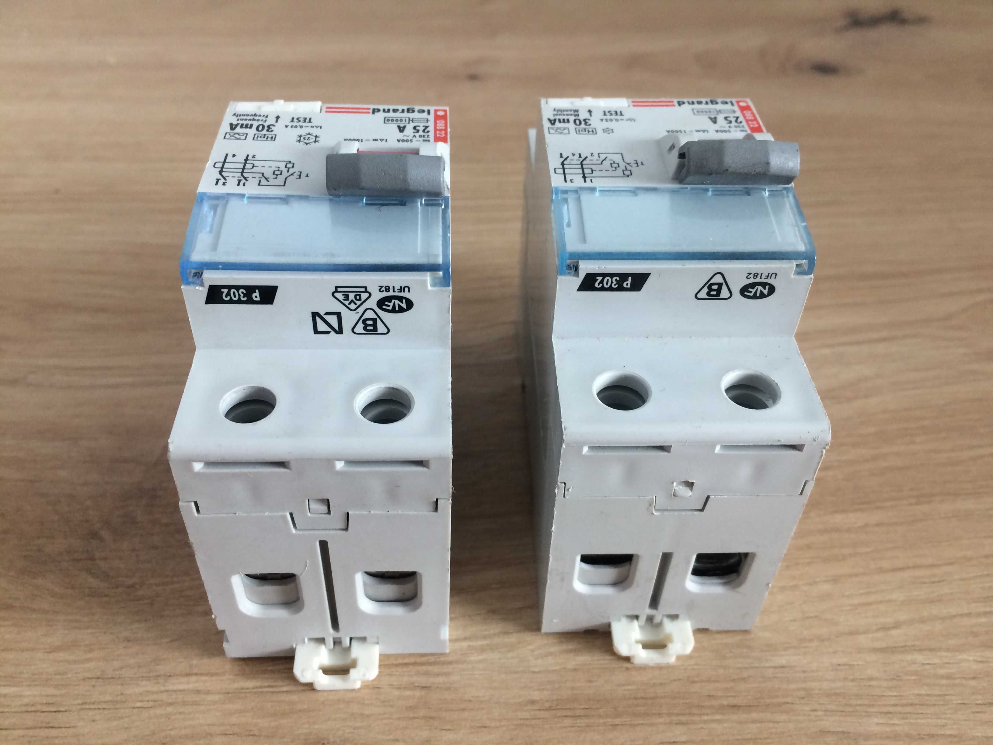 Wyłącznik różnicowoprądowy Legrand  25A,10A  230 V