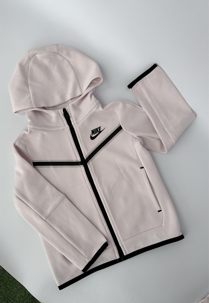 Продам дитячий спорт.костюм Nike Sportswear Tech Fleece DB7388-605