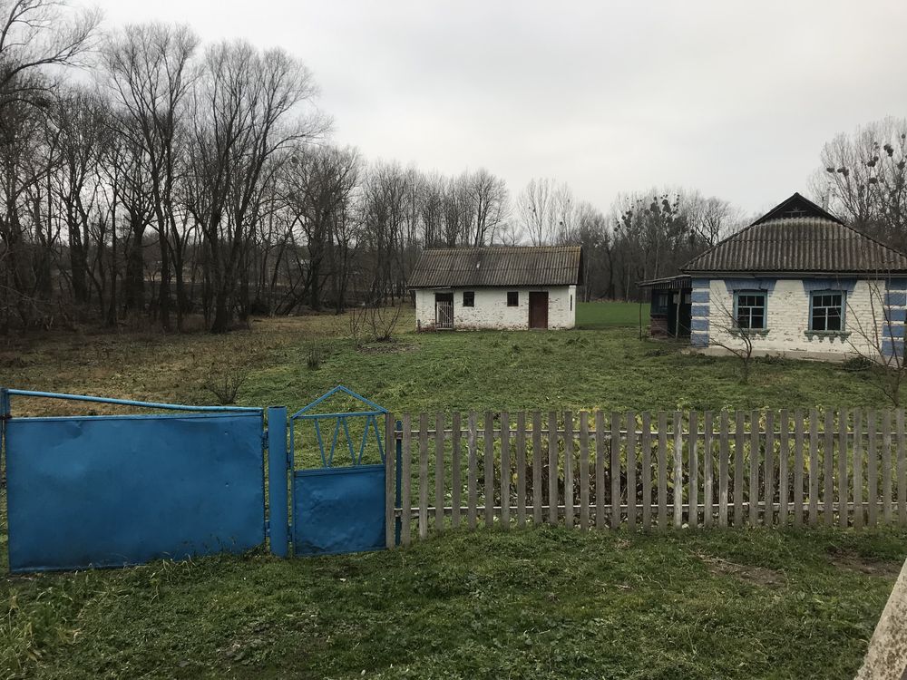 Будинок біля водойми (дача)