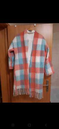 Casaco lã colorido com franjas tipo capa