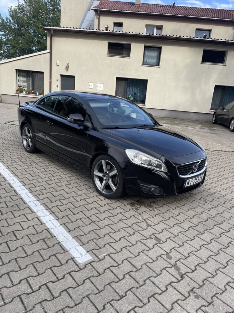 Na sprzedaż oferuję eleganckie i komfortowe Volvo C70 z 2010 roku