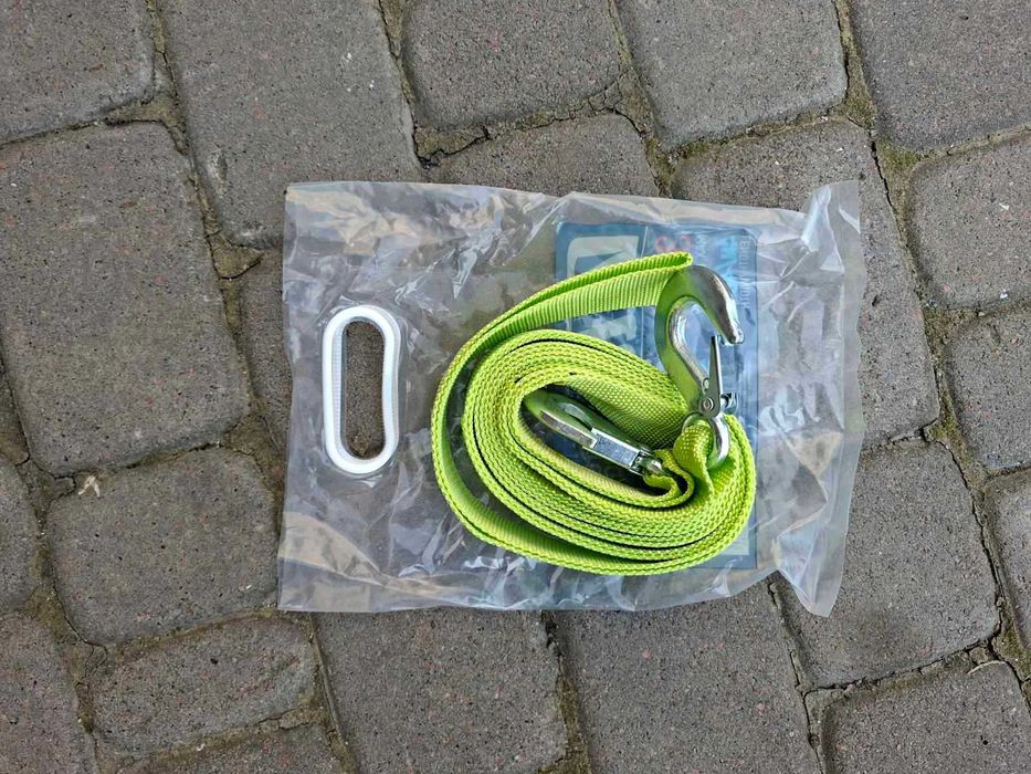 Набір автомобіліста - вогнегасник 2 кг аптечка трос знак жилет сумка