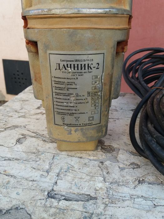 Насос вибрационный  Дачник 2.