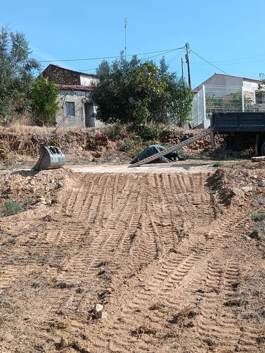 Serviços de mini -giratória e basculante