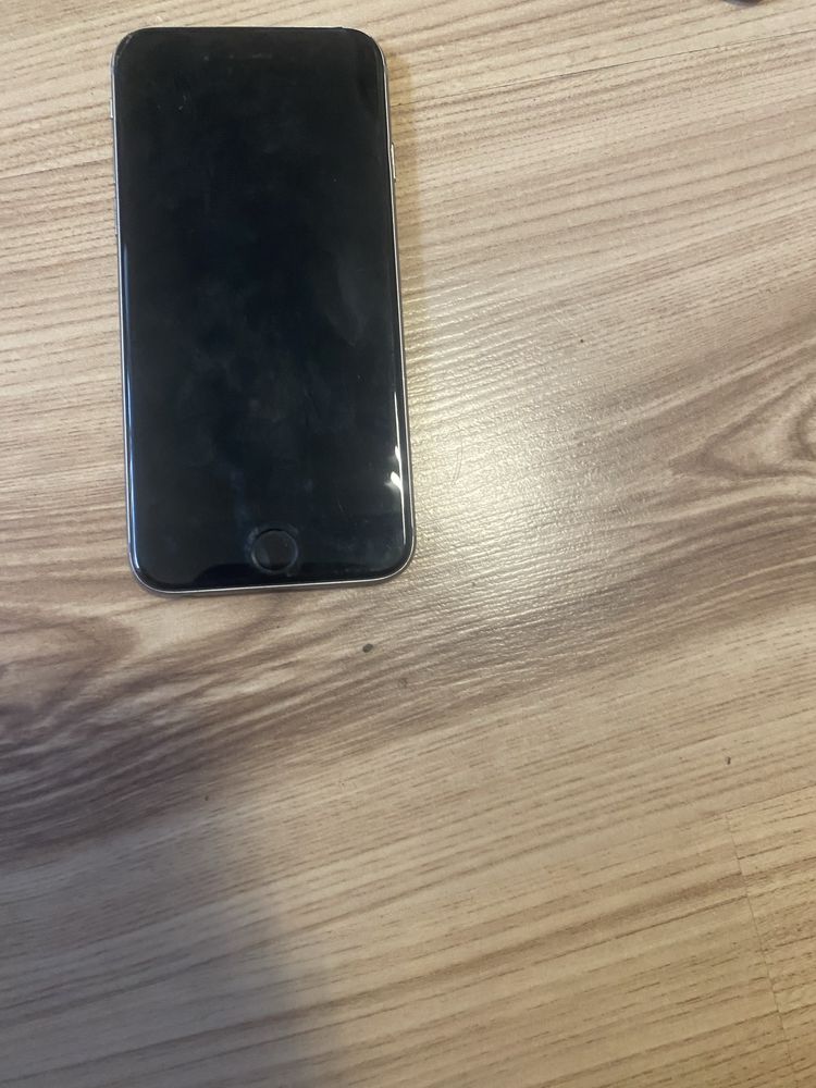 Iphon 6/7/8 nie wiem jaki model zablokowany icloud