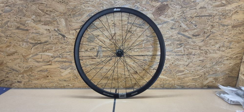Koło Rose R Thirty Disc 622x19c. Piastą Deore. Tył.