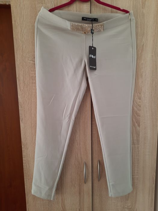 Spodnie damskie nowe