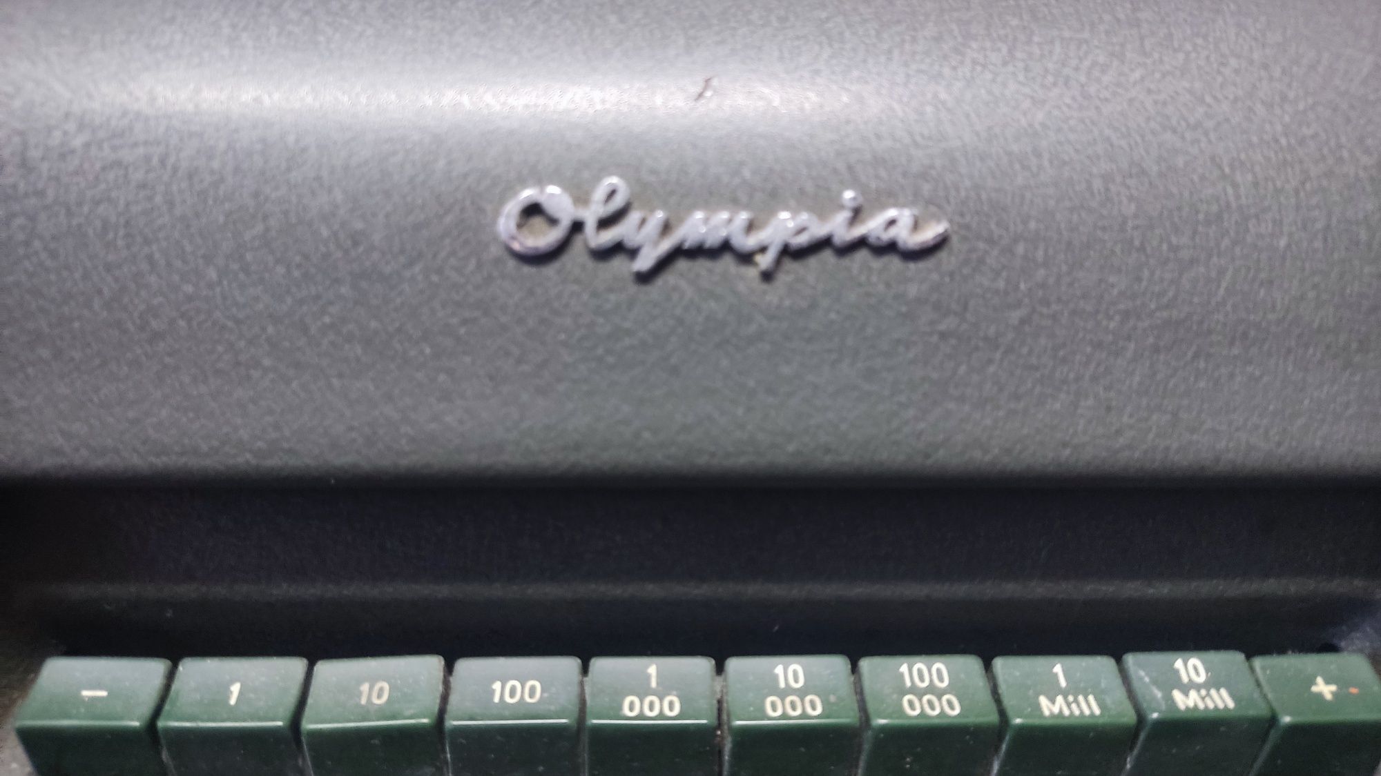 Máquina escrever Olympia antiga