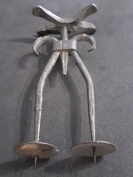 Świecznik, ręczna robota  kuty , stalowy