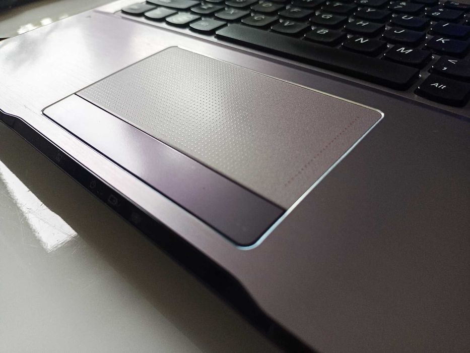 Laptop Lenovo IdeaPad z570 15,6" aluminiowa obudowa! 8 GB Ram / i3