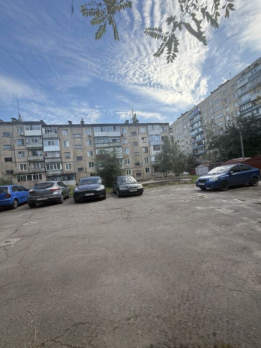 Продам 1к с балконом мкрн. Ювілейний - Співдружності ( Резніченко)