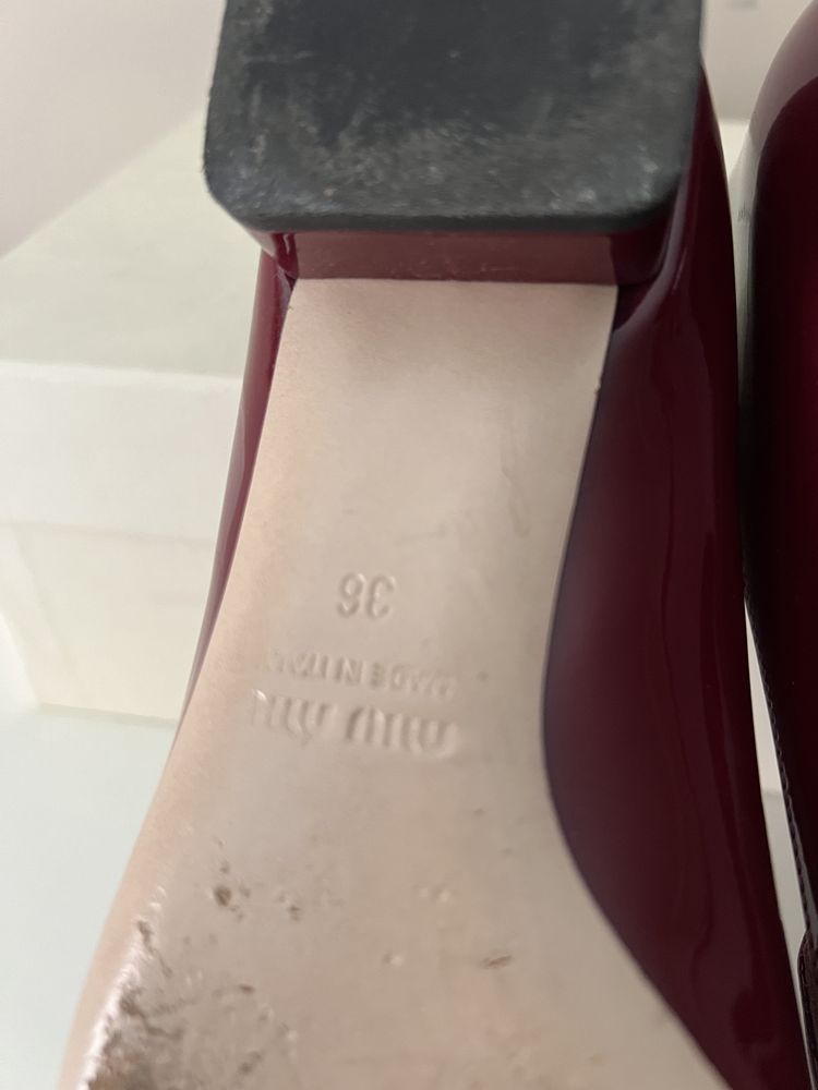 Sapatos Miu Miu em verniz