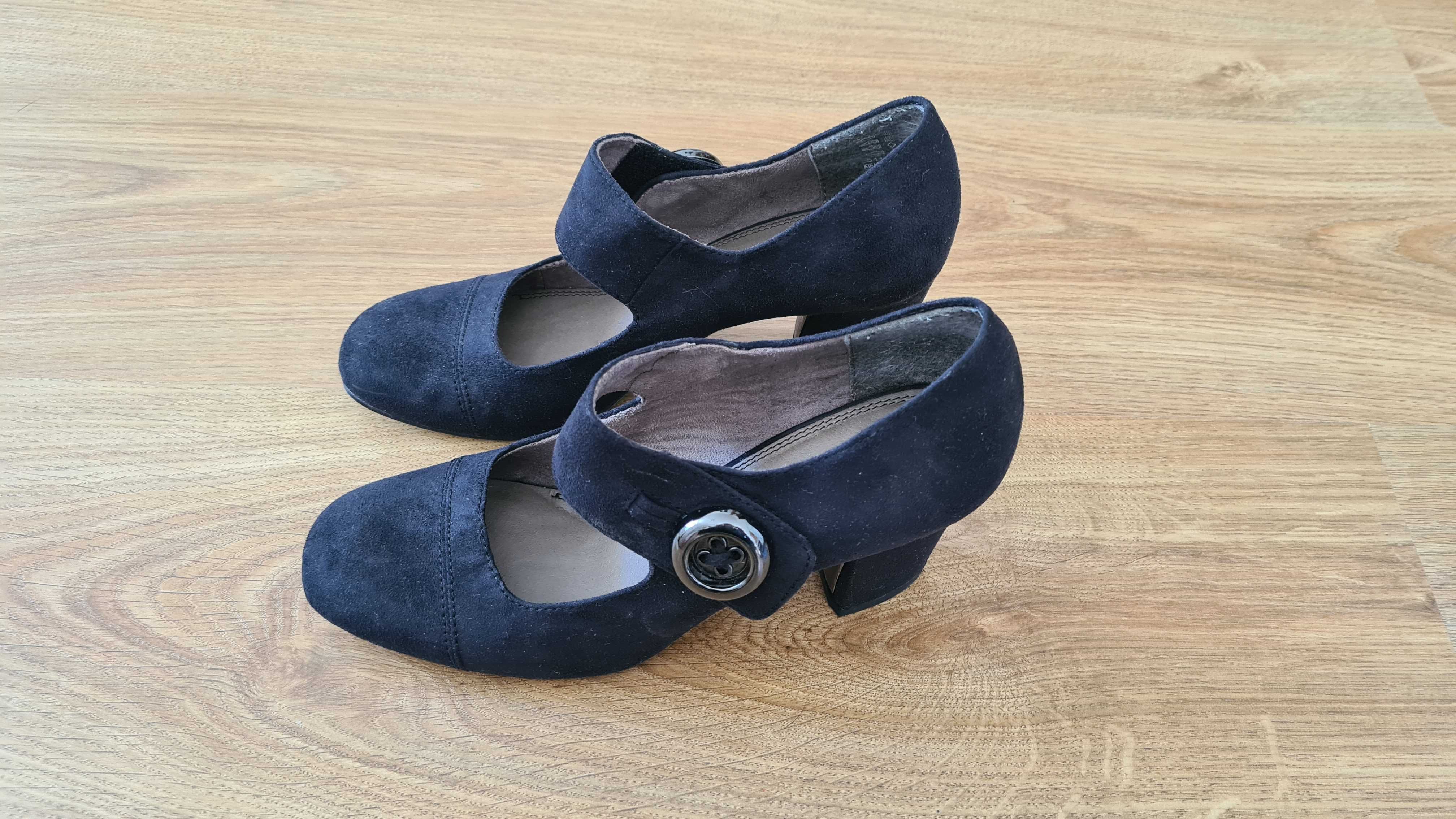 Czarne buty na wysokim obcasie 39
