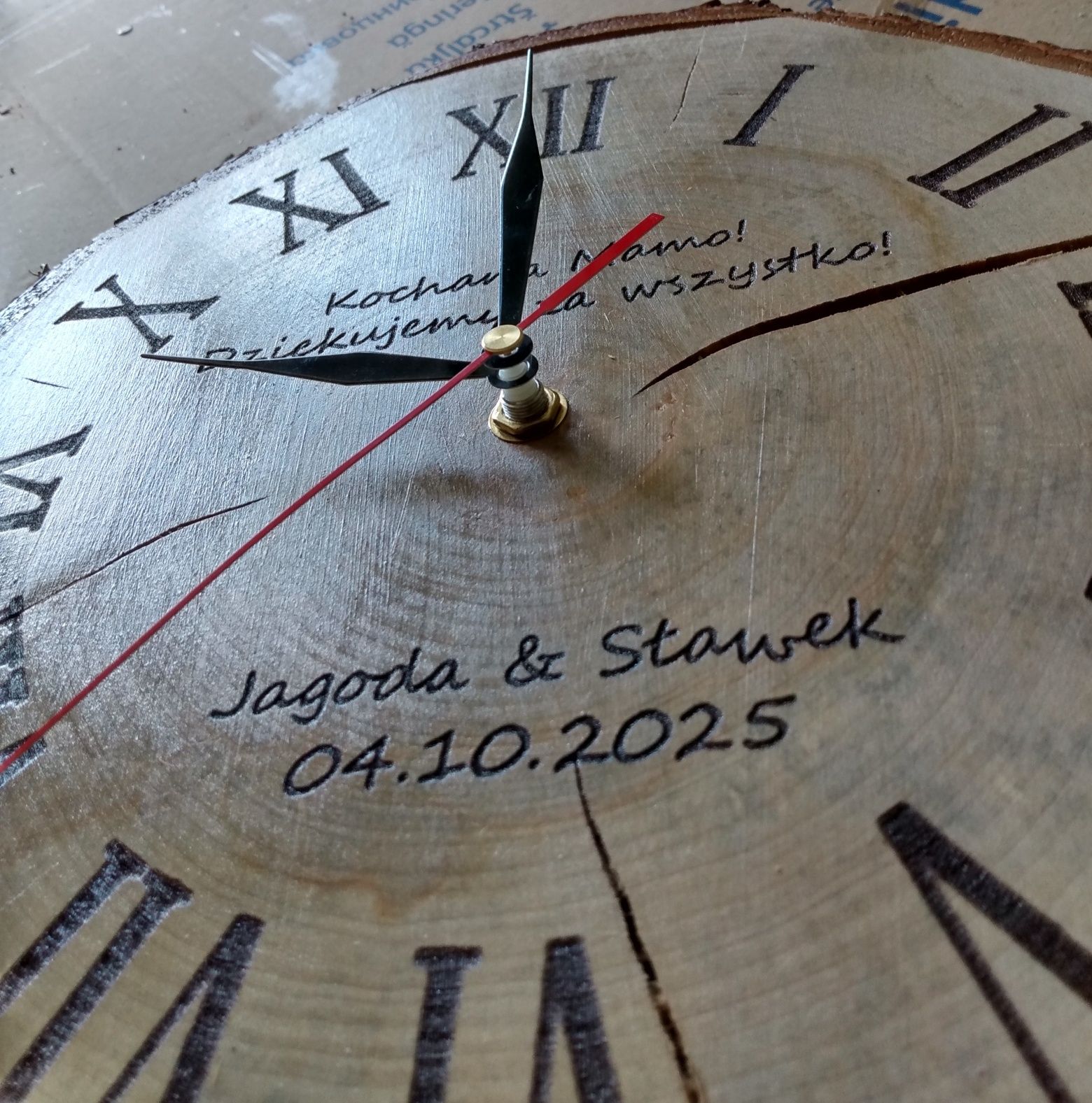 Zegar plaster drewna grawerowany personalizacja
