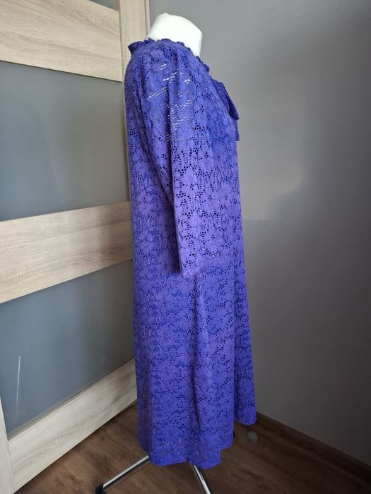 Granatowa sukienka koronkowa  44