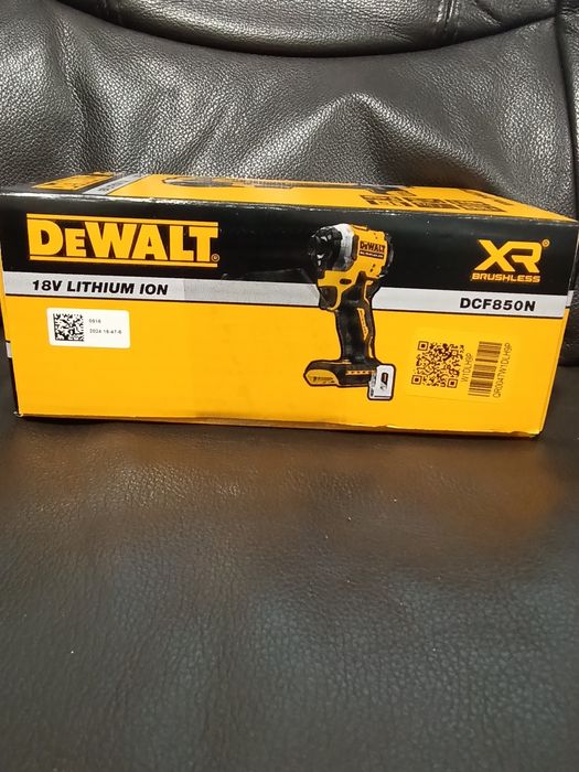 Акумуляторний ударний шуруповерт DeWALT DCF850N, безщітковий, без акб