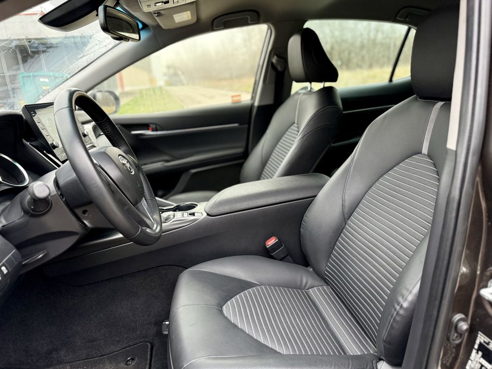 Wynajem Toyota Camry 2.5 HYBRID 2023 automat wypożyczalnia