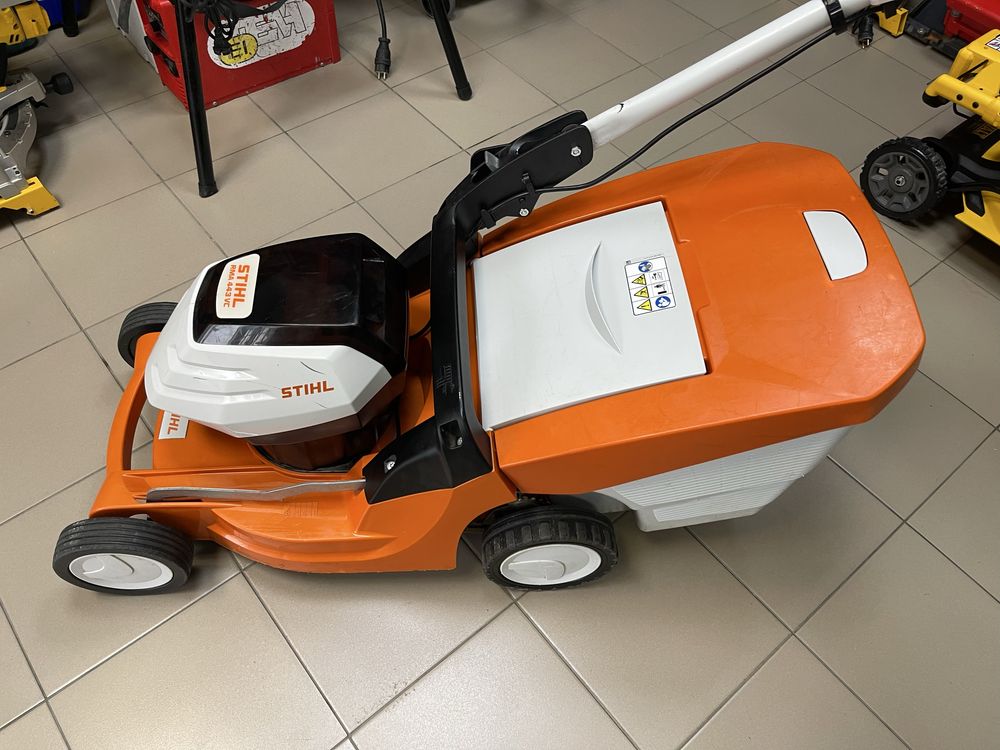 Stihl RMA 443.2 VC / акумуляторна косарка Штіль AP система