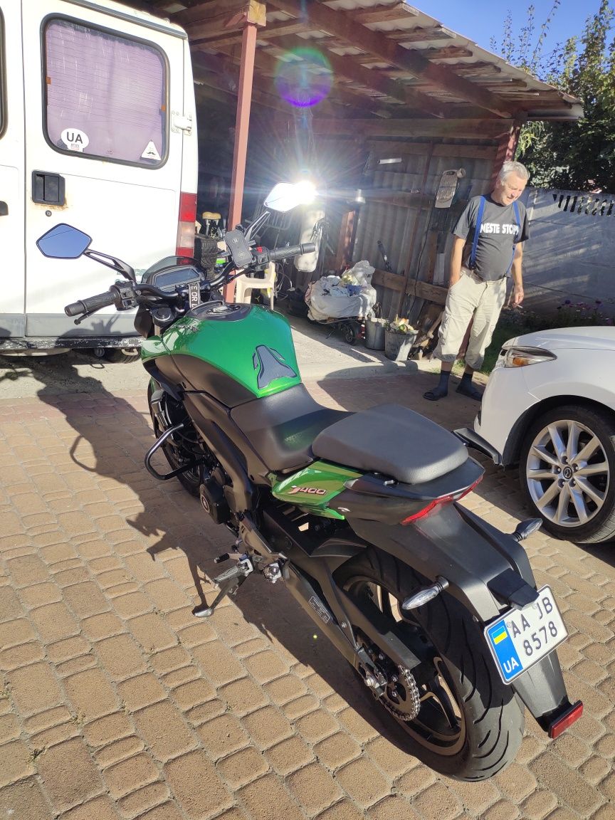 Bajaj dominar 400.