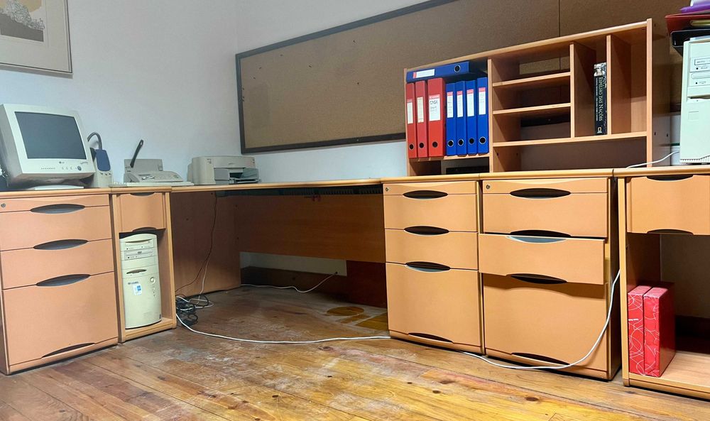 Secretaria com Blocos de Gavetas