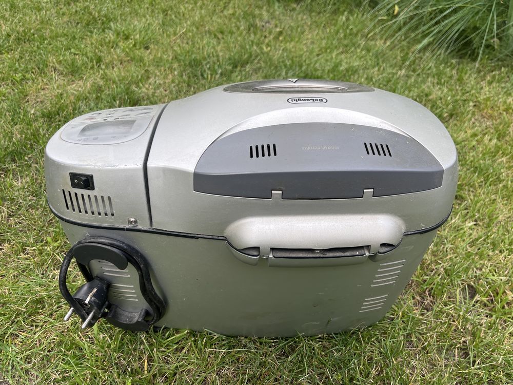 Хлібопічка Delongi BDM125S