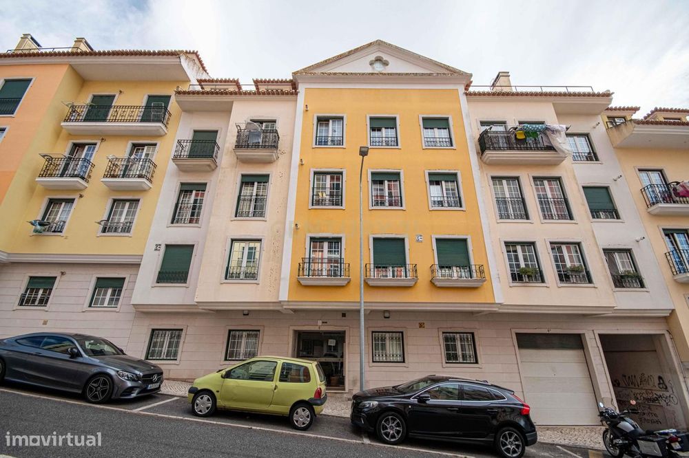 Apartamento T2 Urb. Neudel com Terraço