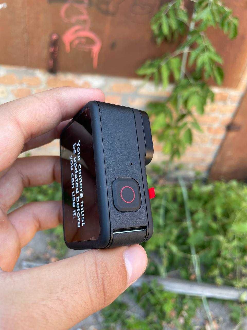 Нова екшн камера GoPro Hero11 Black з комплектом